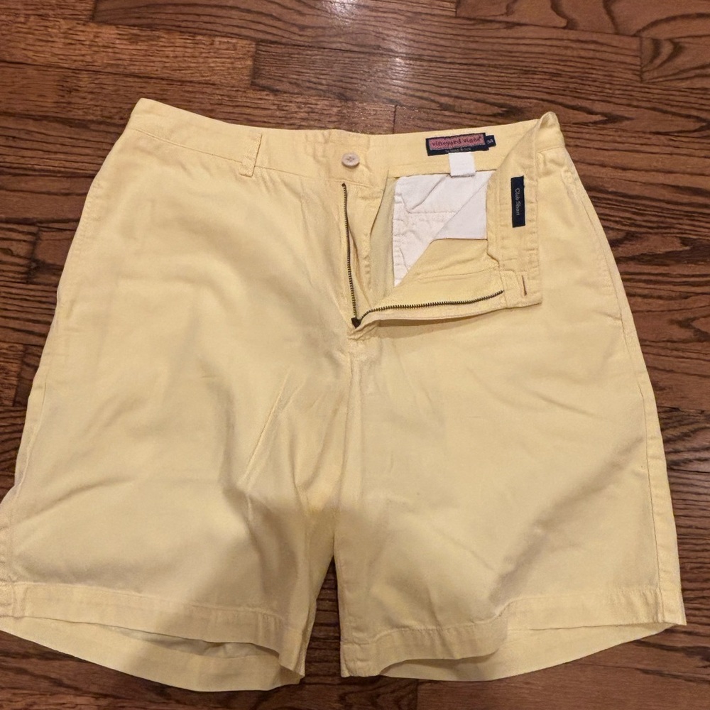 Vineyard Vines Pale Yellow Men's Flat Front Cotton Shorts